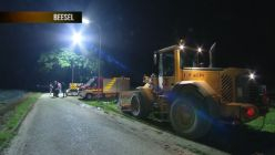 2021 Tientallen vrijwilligers helpen mee aan nooddijk Beesel