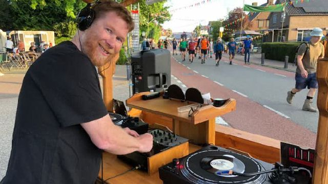 2025 Patrick Jacobs draait muziek op Vierdaagse